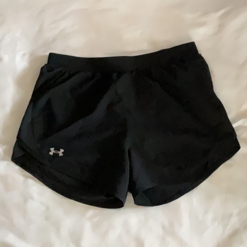 BLACK UNDERARMOUR SHORTS